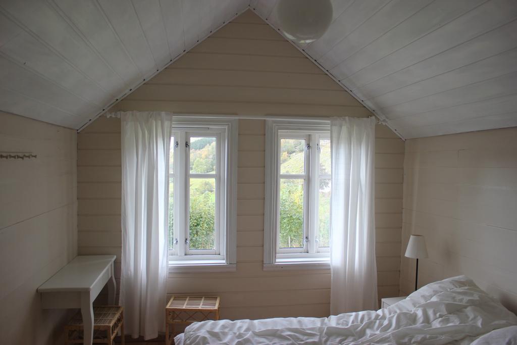 Hoiland Gard Gardshotellet Hjelmeland Quarto foto