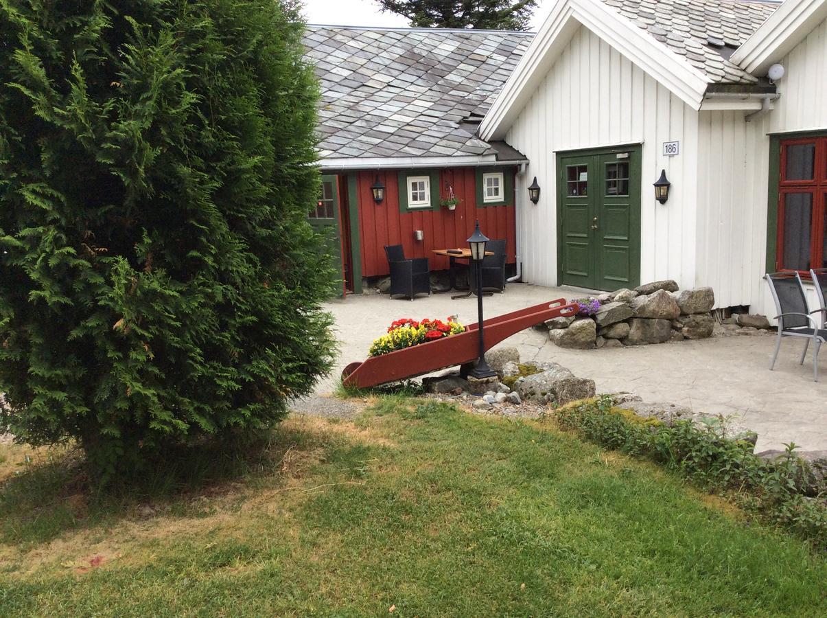 Hoiland Gard Gardshotellet Hjelmeland Exterior foto